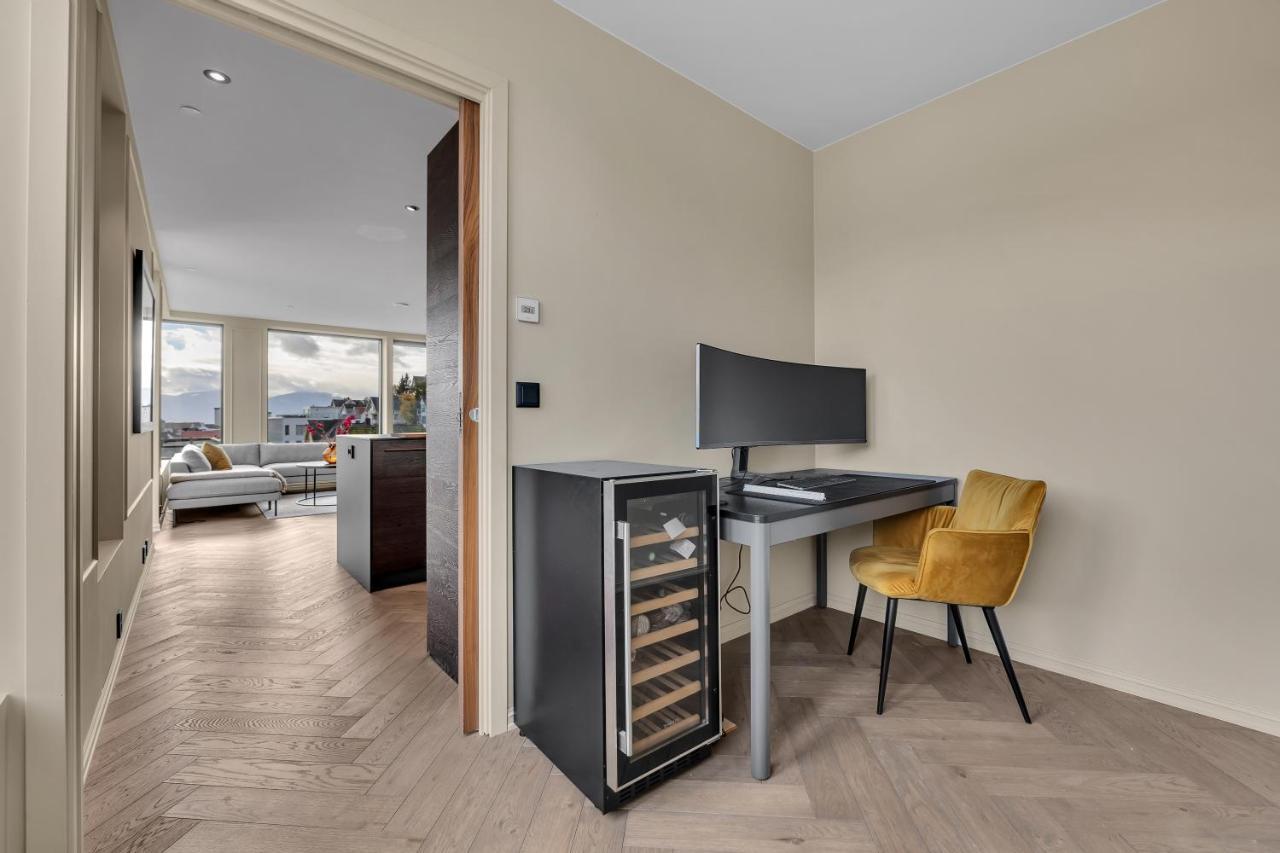 Penthouse In Downtown Tromso New Apartment Bagian luar foto